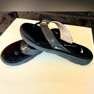 Nike Comfort Footbed Flip Flops *2 Available!* Size 6* Size 8* Women’s